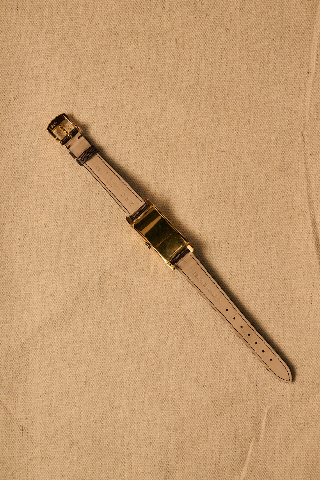 TEMPO - 1945 Vintage Gruen Curvex