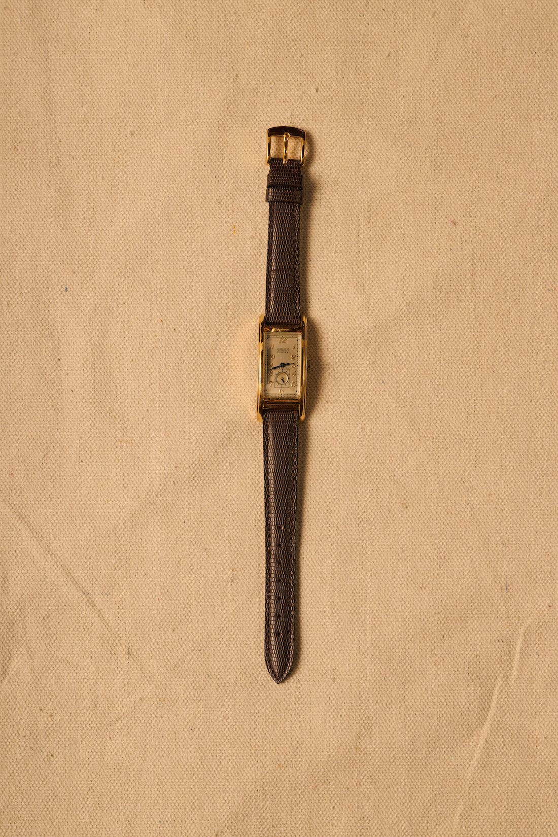 TEMPO - 1945 Vintage Gruen Curvex