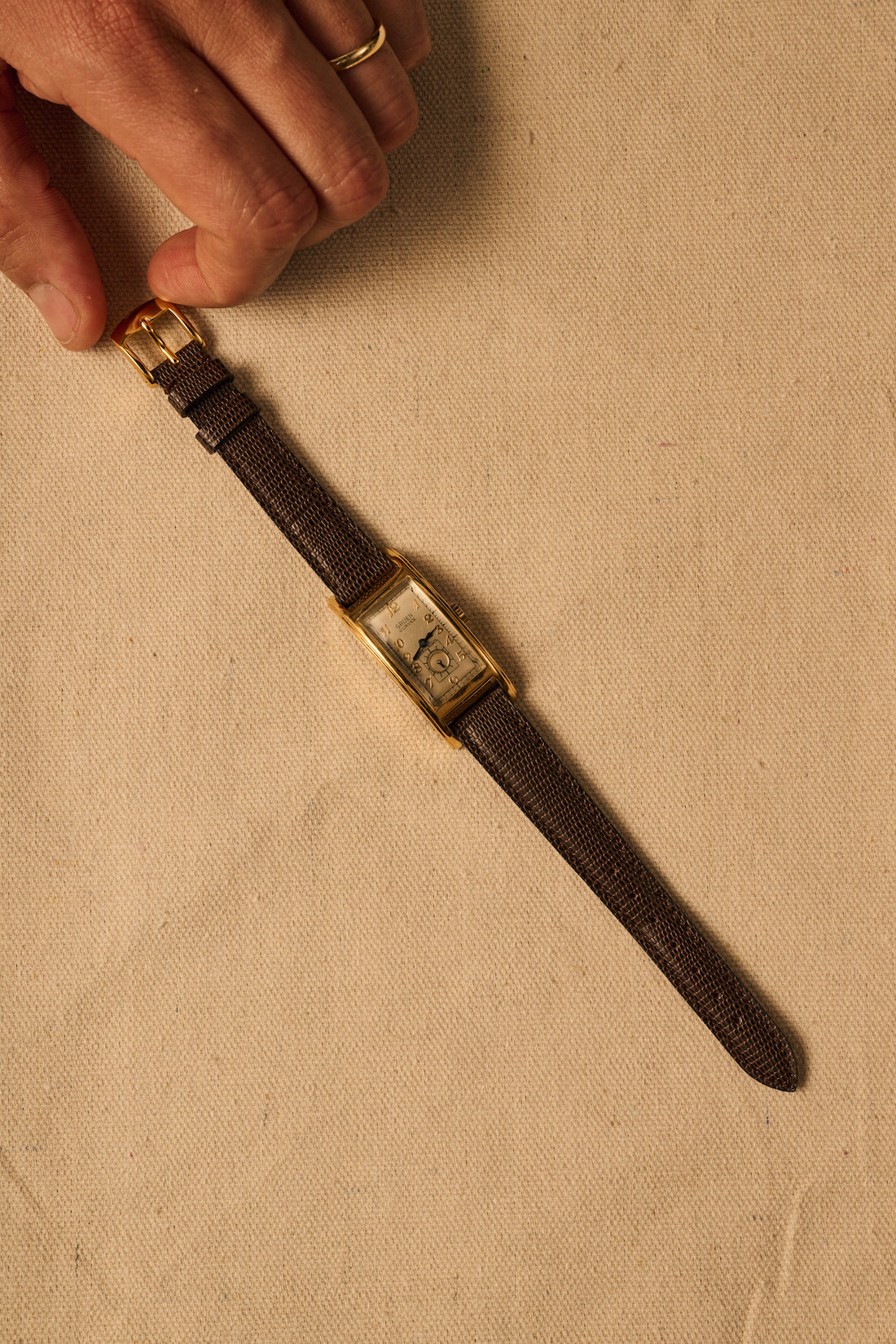 TEMPO - 1945 Vintage Gruen Curvex