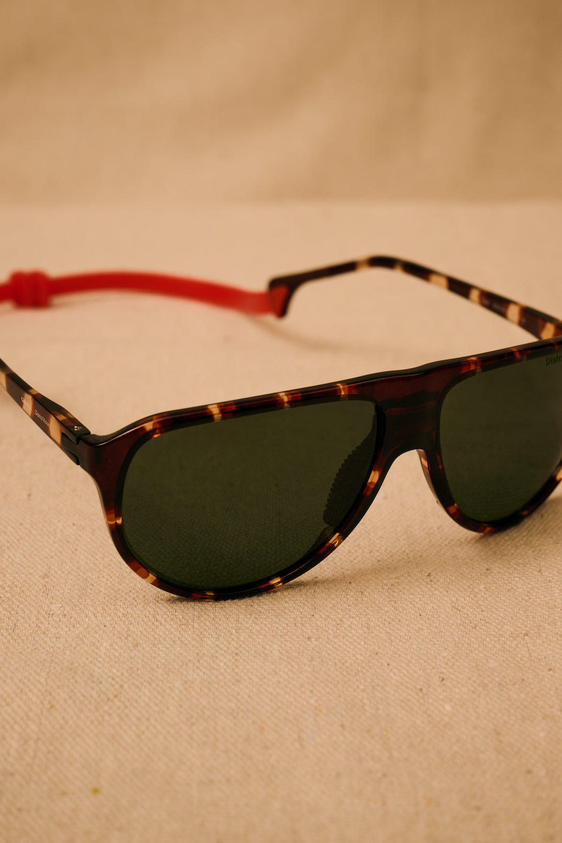 Yukari Windshield Ghiaia Glossy Tortoise by DISTRICT VISION