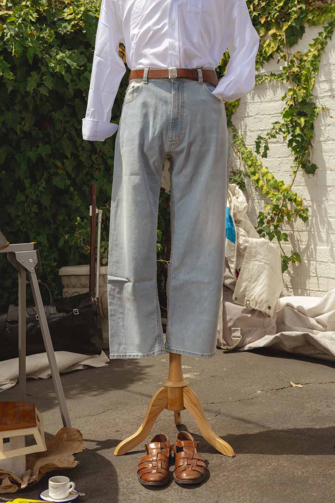 Classic Fit Mid-Washed JEANS
