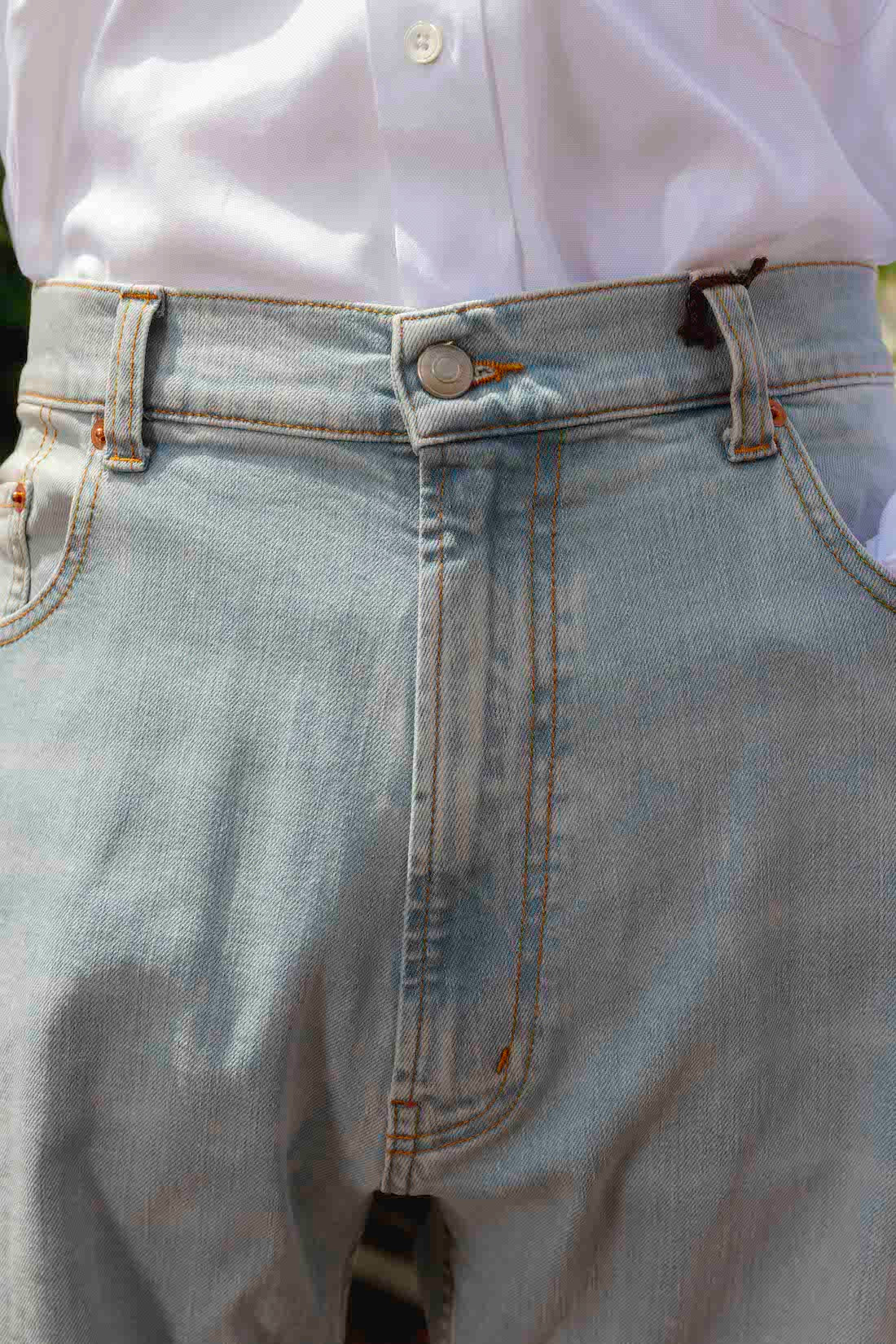 Classic Fit Mid-Washed JEANS